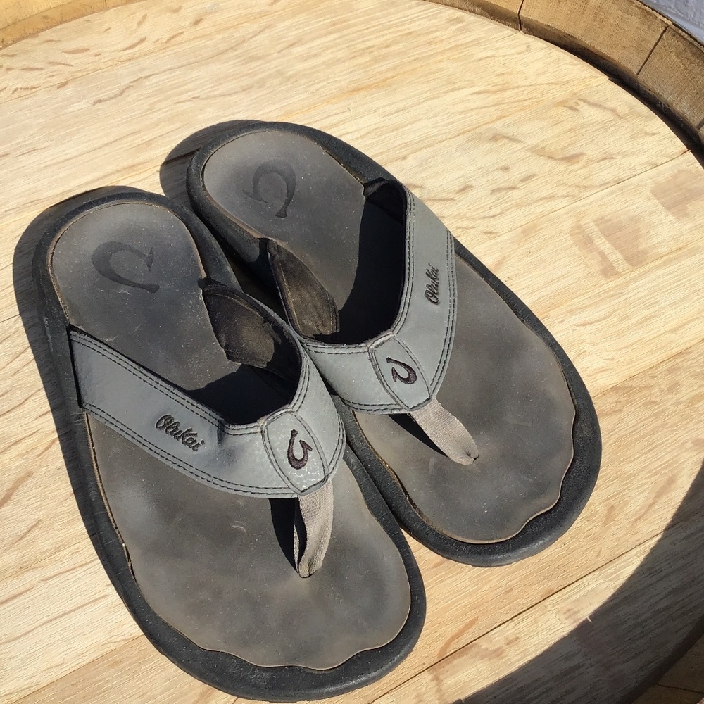 OluKai Leather Flip Flops Gray | Comfort Arch Support Sandals size 9